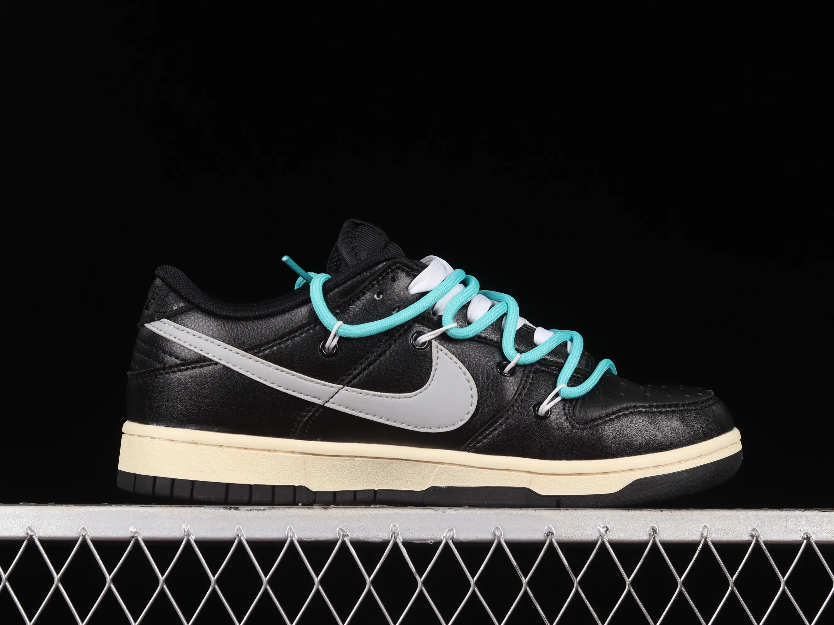 All Categories Nk SB Dunk Series Nk SB Dunk Low Low-top Sneakers Nk Dunk Low Punk Style Back to the Future Customized version of deconstructed strap casual sneakers DJ6188-002